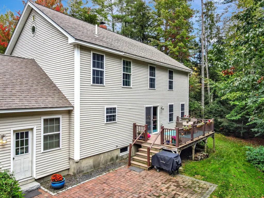 8 Wedgewood Drive Oakland ME 04963