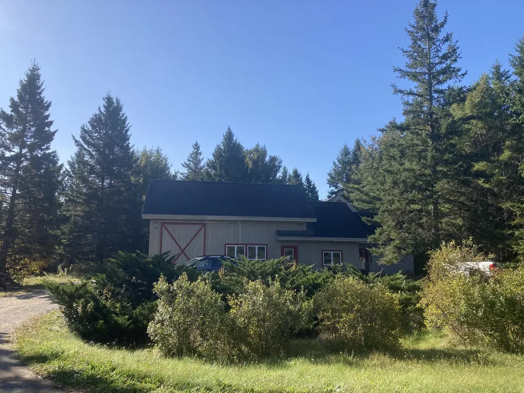 2379 Us Highway 1 Sullivan ME 04664