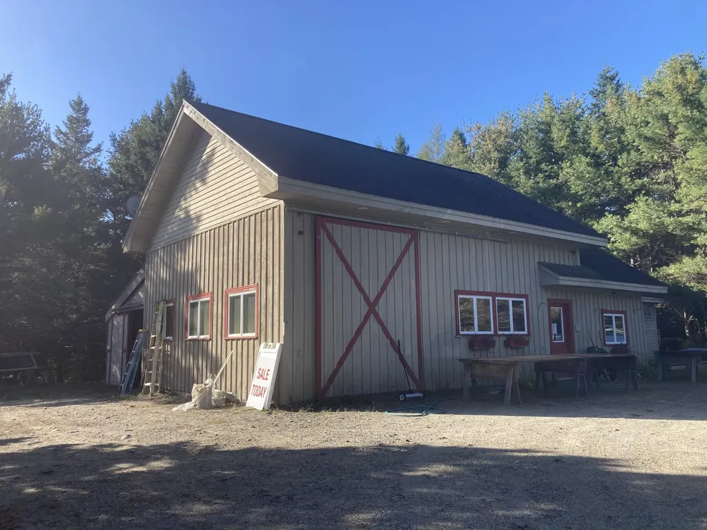 2379 Us Highway 1 Sullivan ME 04664