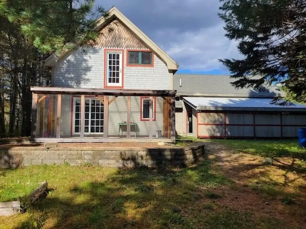2379 Us Highway 1 Sullivan ME 04664