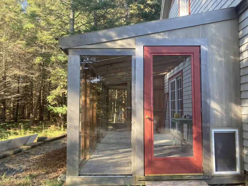 2379 Us Highway 1 Sullivan ME 04664