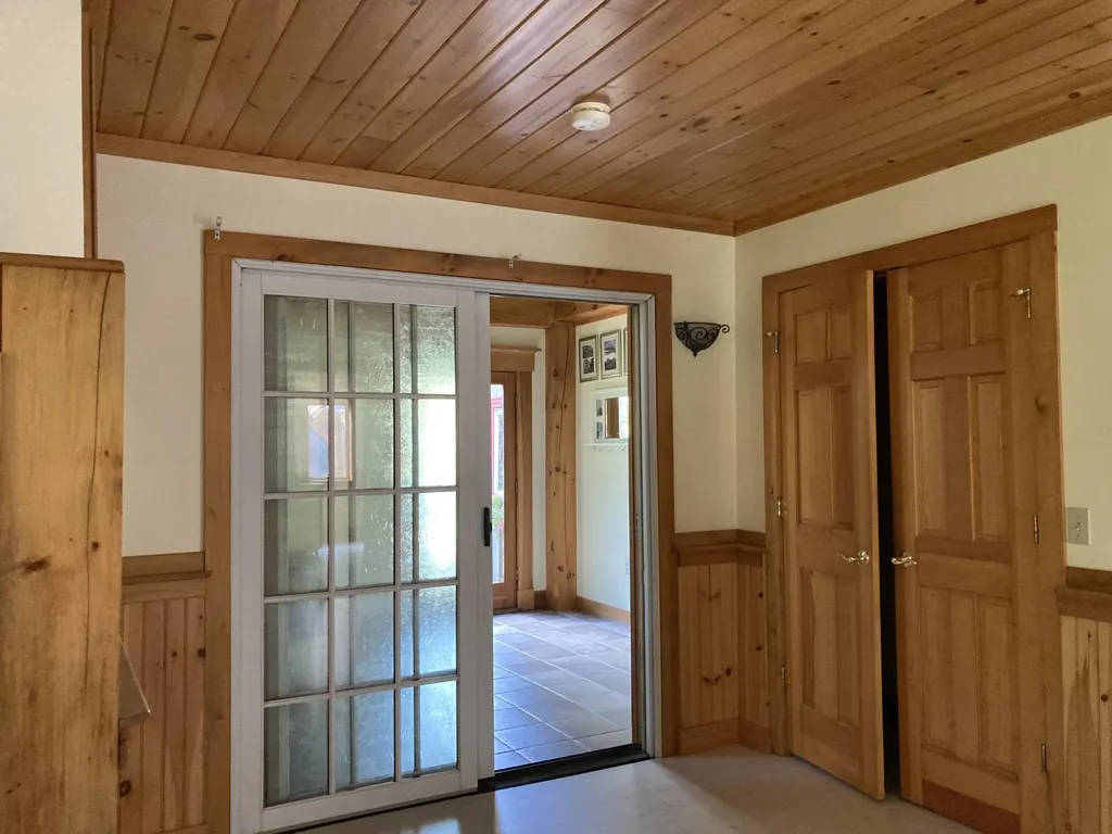 2379 Us Highway 1 Sullivan ME 04664