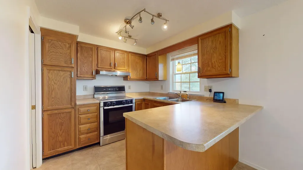 24 Wellington Court Auburn ME 04210