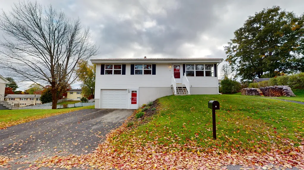 5 Grovemount Lane Lewiston ME 04240