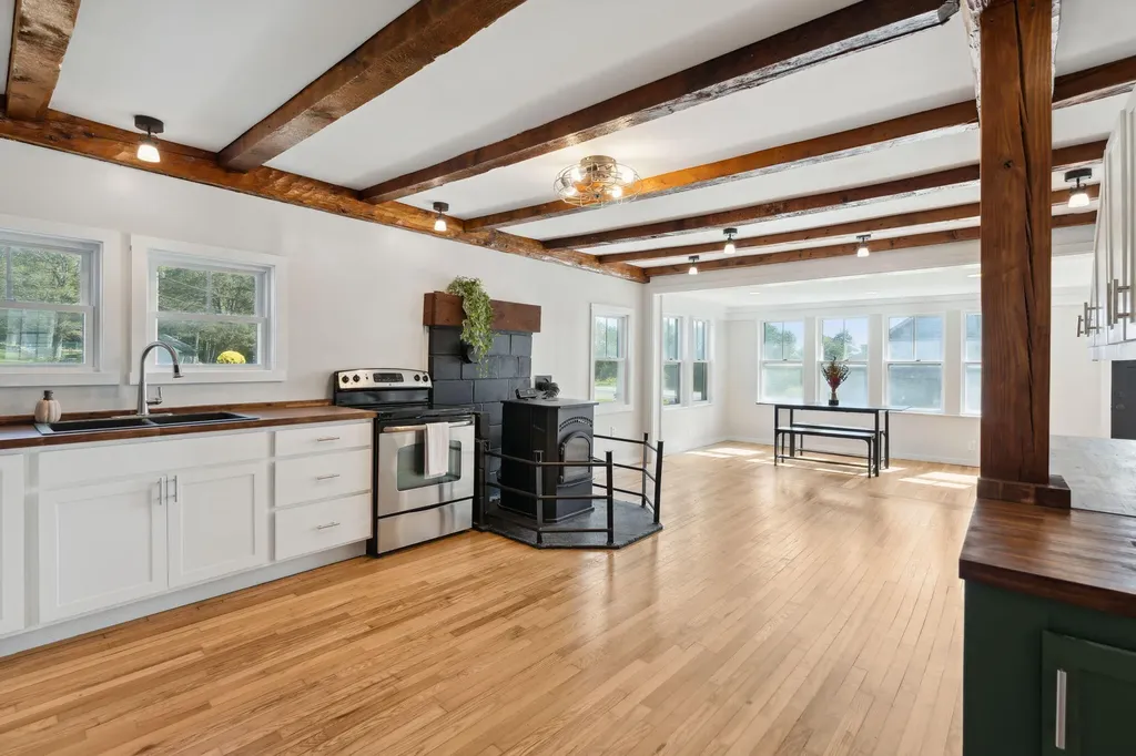 362 Hallowell Road Chelsea ME 04330