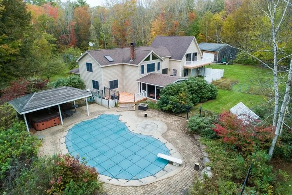 28 Hillcrest Lane Bowdoinham ME 04008