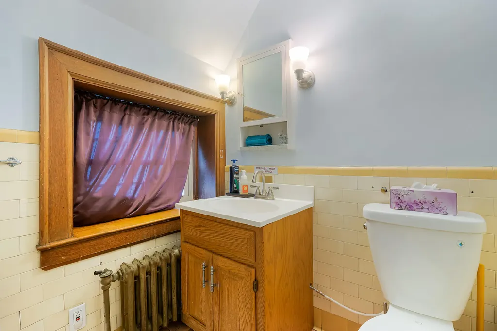 1 Lincoln Avenue Gardiner ME 04345