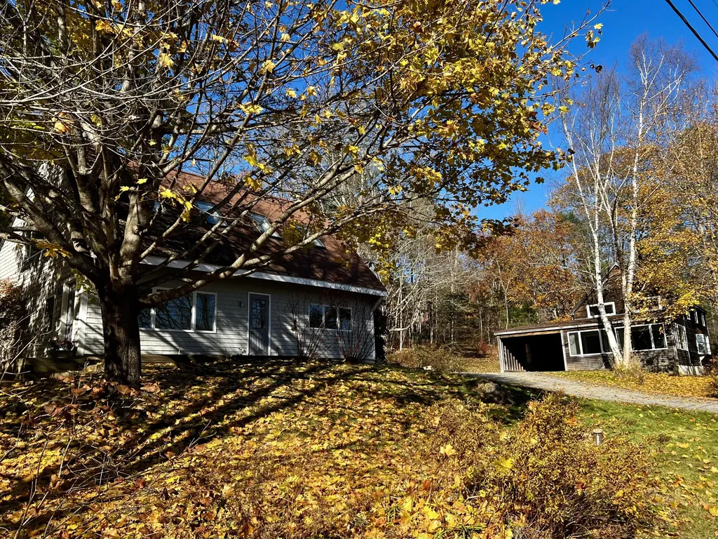 567-569 River Road Newcastle ME 04553