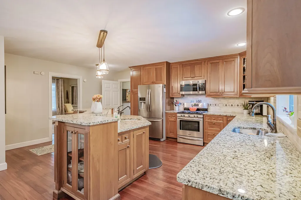 8 Big Pine Drive Topsham ME 04086