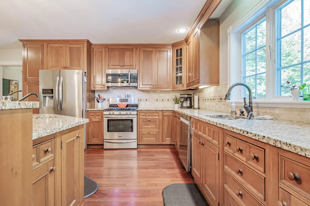 8 Big Pine Drive Topsham ME 04086