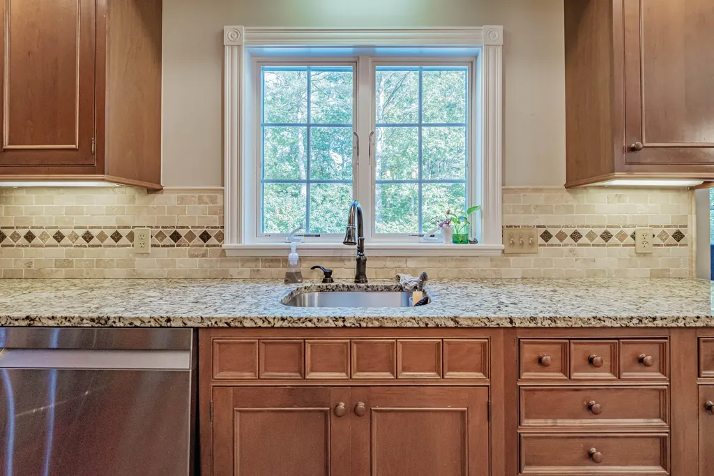 8 Big Pine Drive Topsham ME 04086