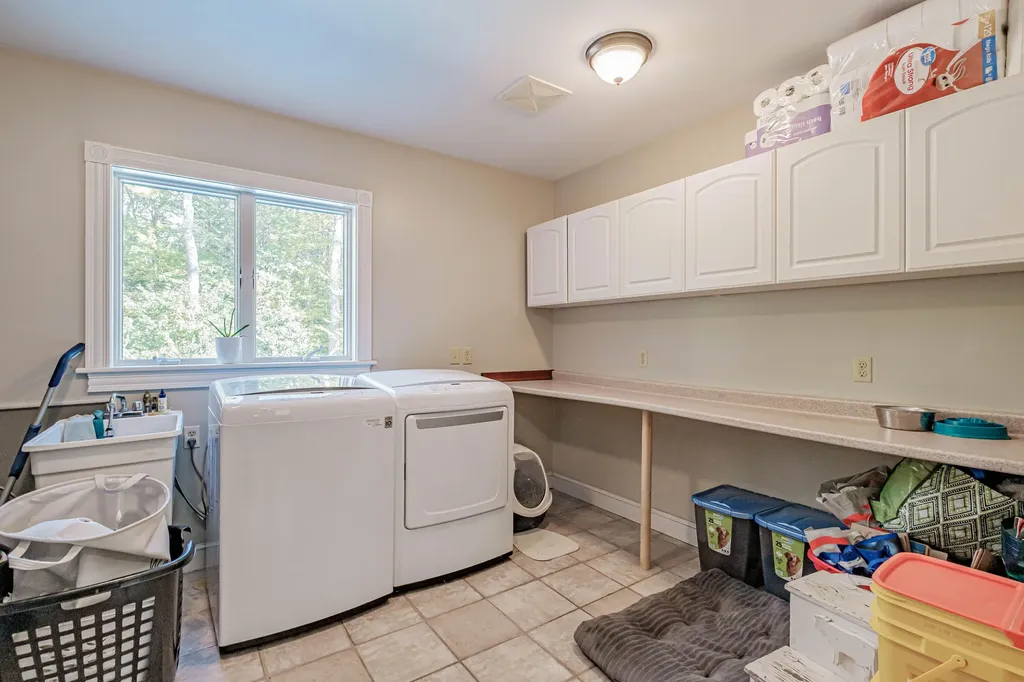 8 Big Pine Drive Topsham ME 04086