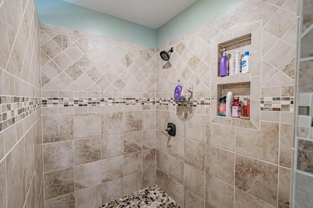 8 Big Pine Drive Topsham ME 04086