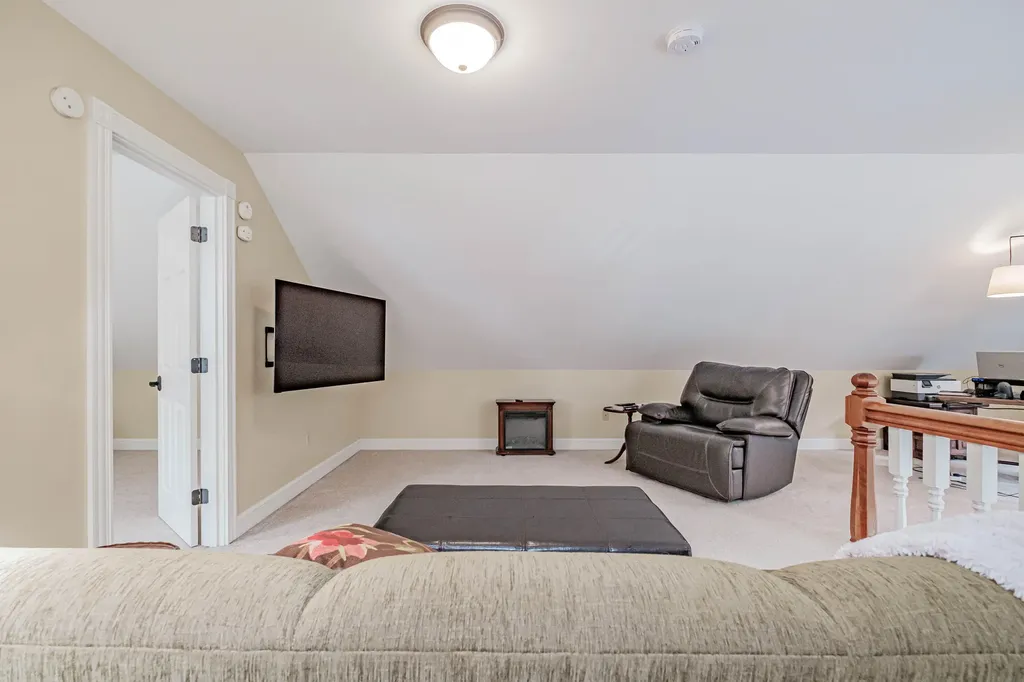 8 Big Pine Drive Topsham ME 04086