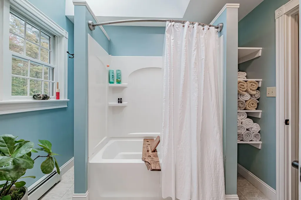 8 Big Pine Drive Topsham ME 04086