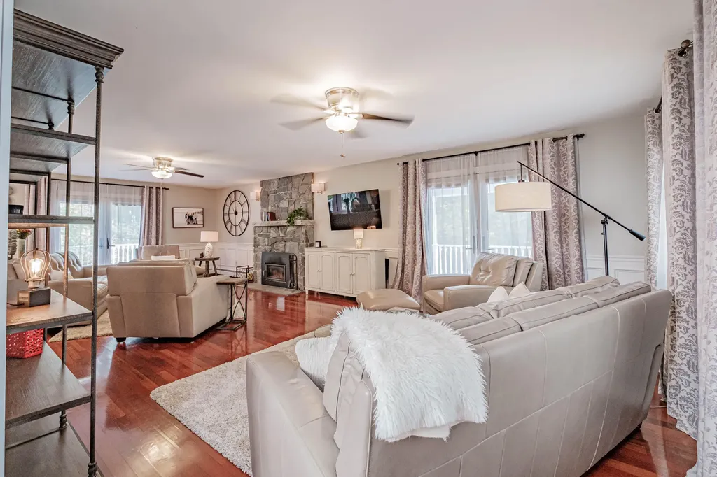8 Big Pine Drive Topsham ME 04086