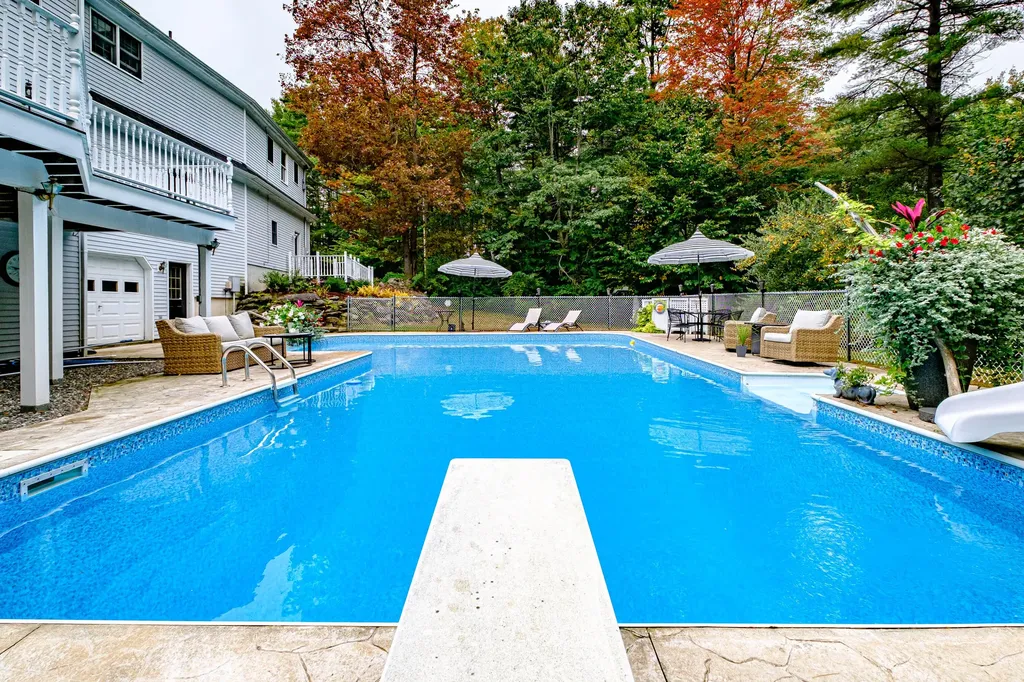 8 Big Pine Drive Topsham ME 04086