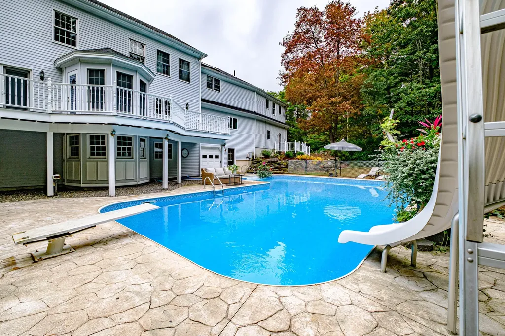 8 Big Pine Drive Topsham ME 04086