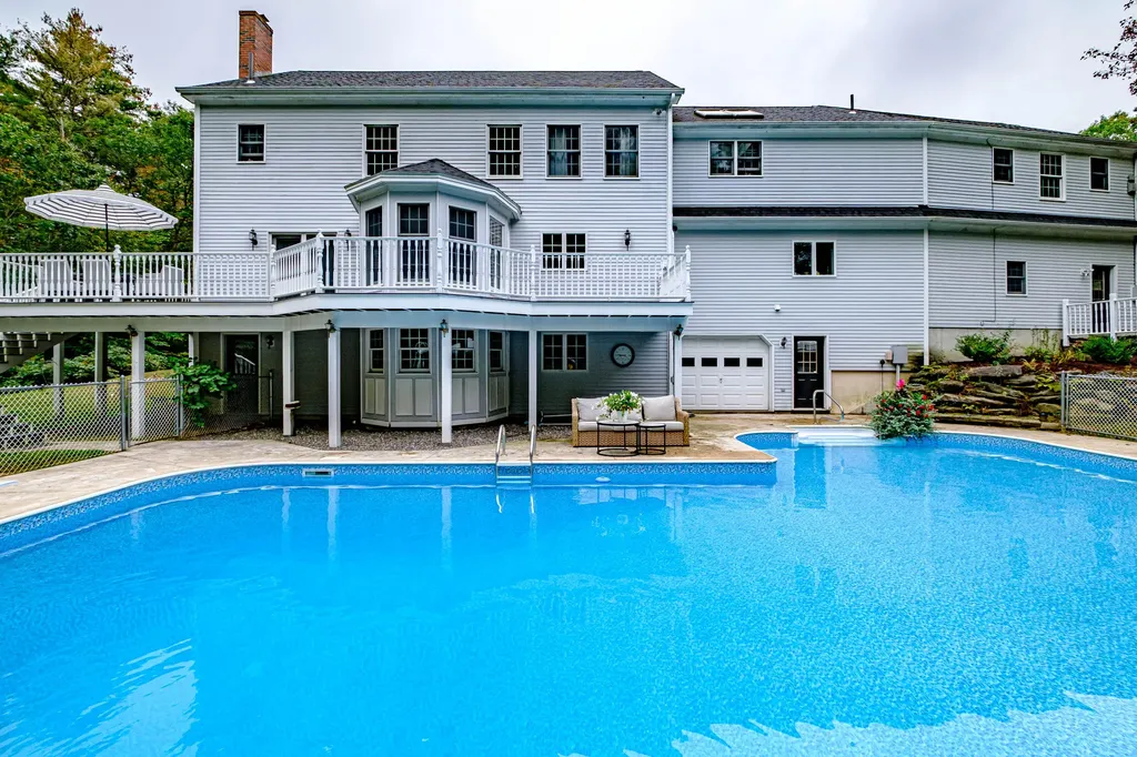 8 Big Pine Drive Topsham ME 04086
