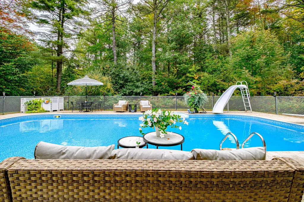 8 Big Pine Drive Topsham ME 04086