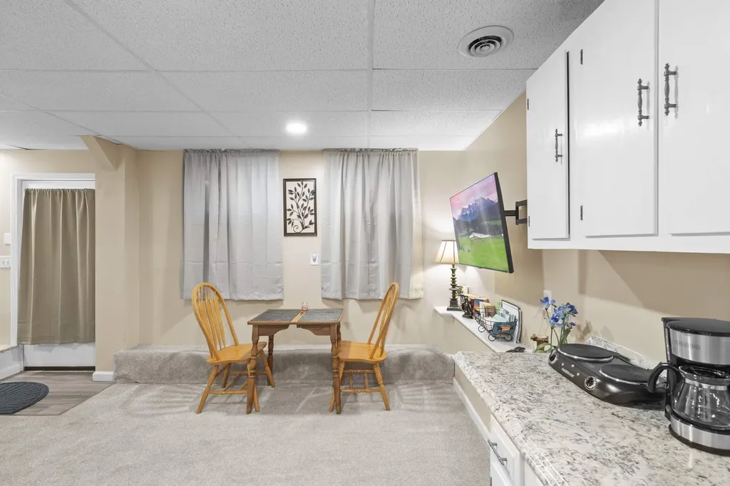 33 Foyes Lane Kittery ME 03904