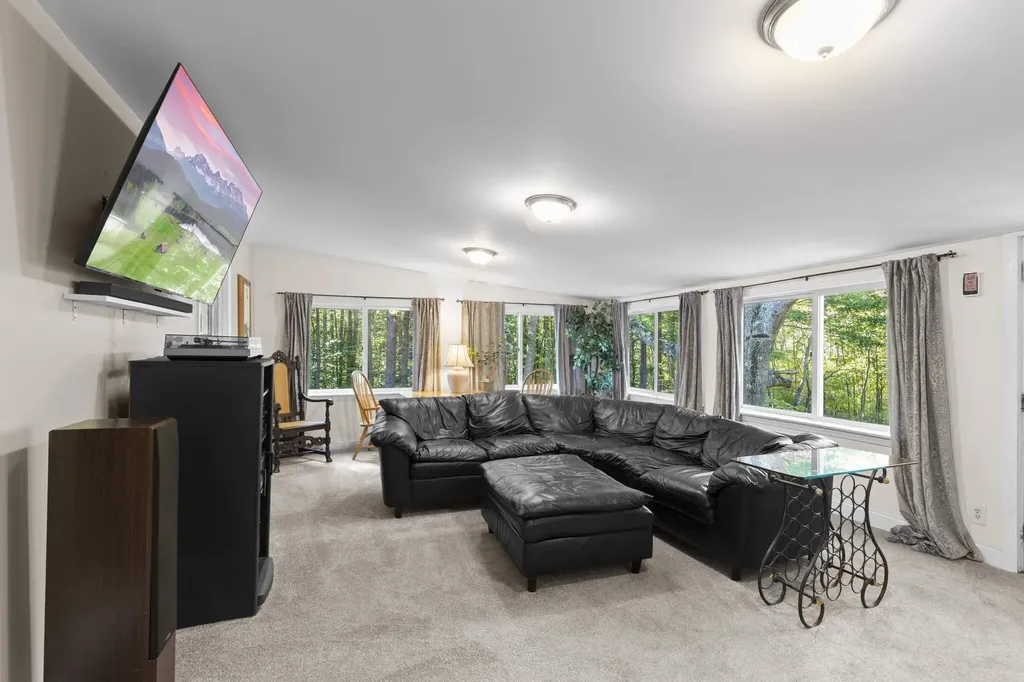 33 Foyes Lane Kittery ME 03904