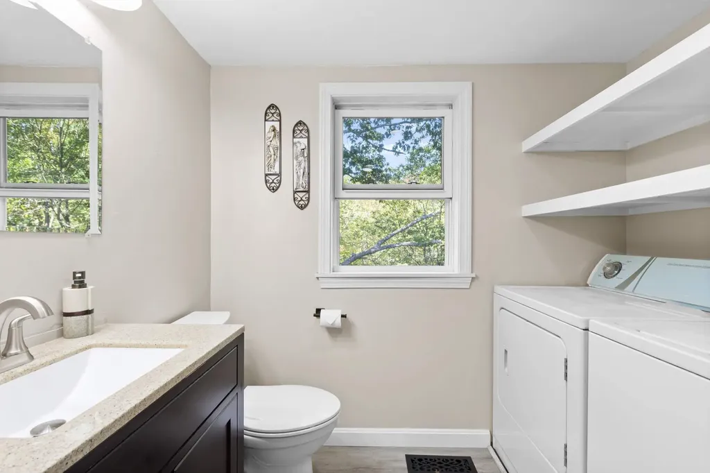 33 Foyes Lane Kittery ME 03904