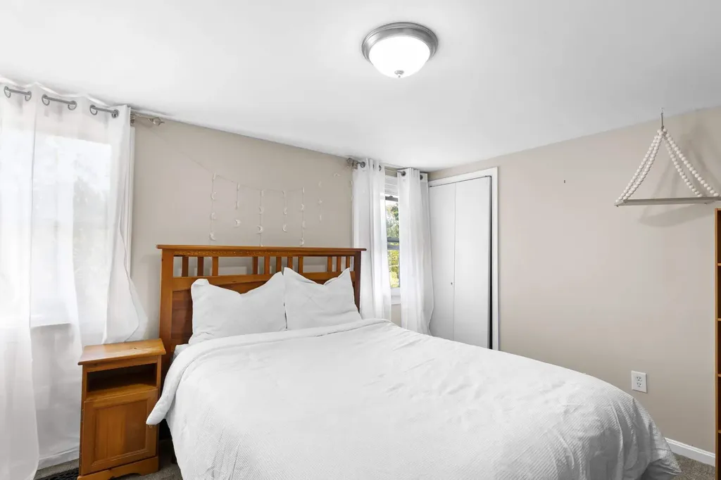 33 Foyes Lane Kittery ME 03904