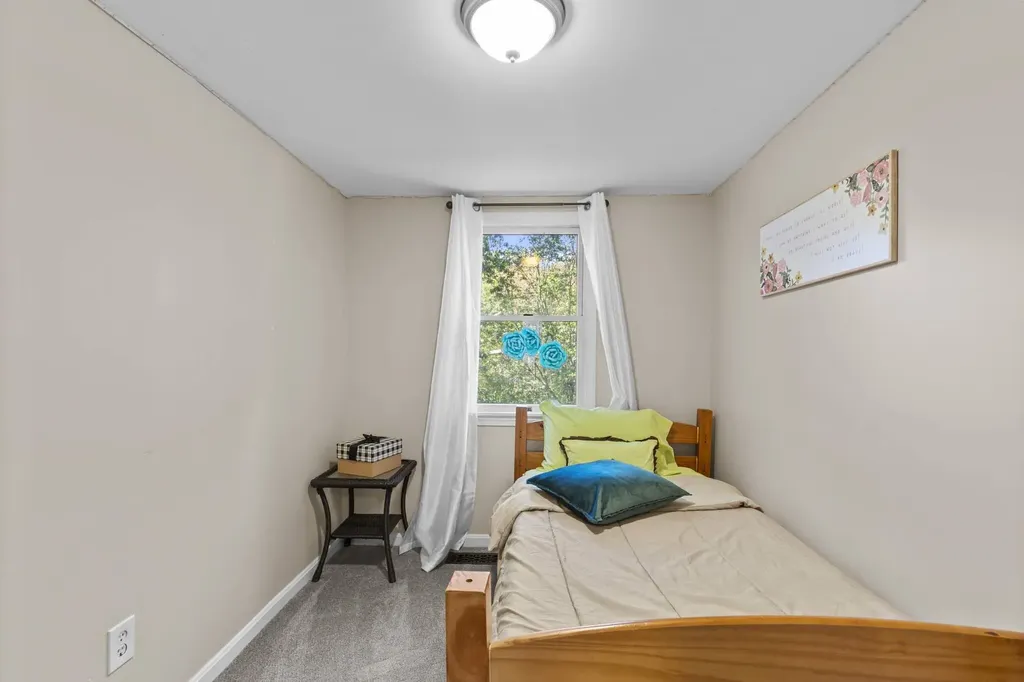 33 Foyes Lane Kittery ME 03904