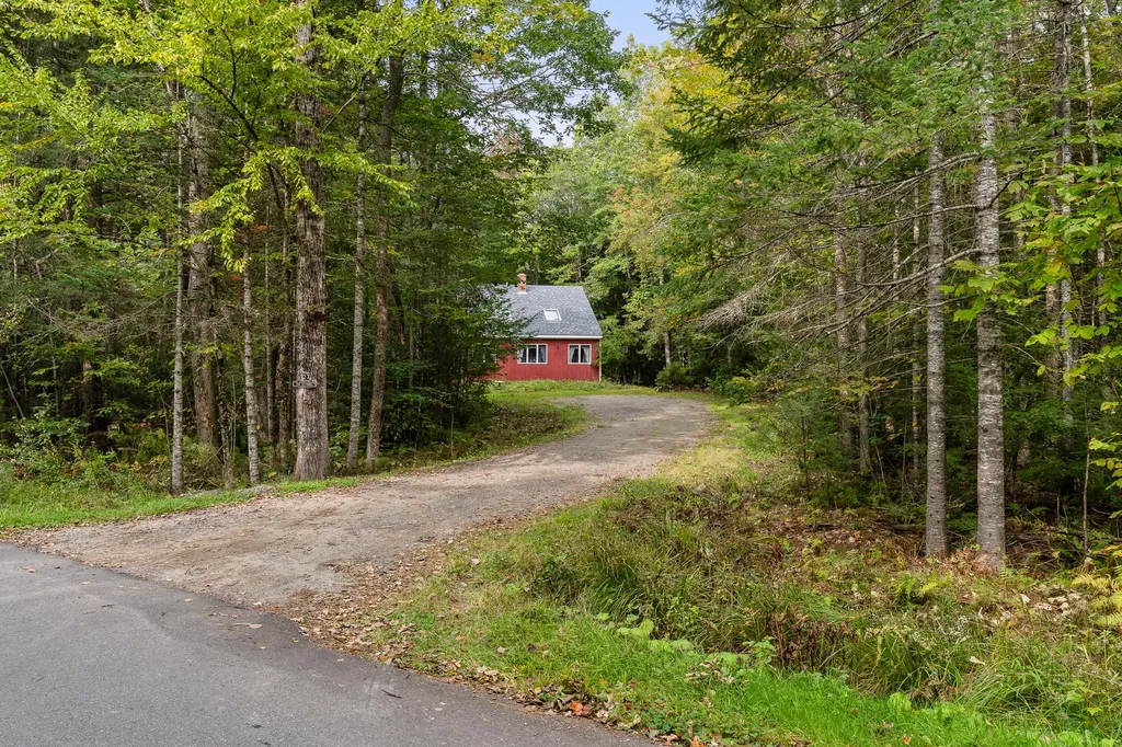 27 Stonebridge Circle Newcastle ME 04553