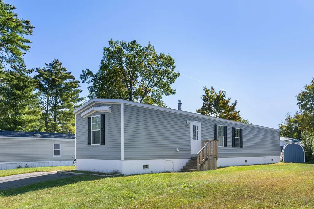 5 Holiday Lane Standish ME 04084
