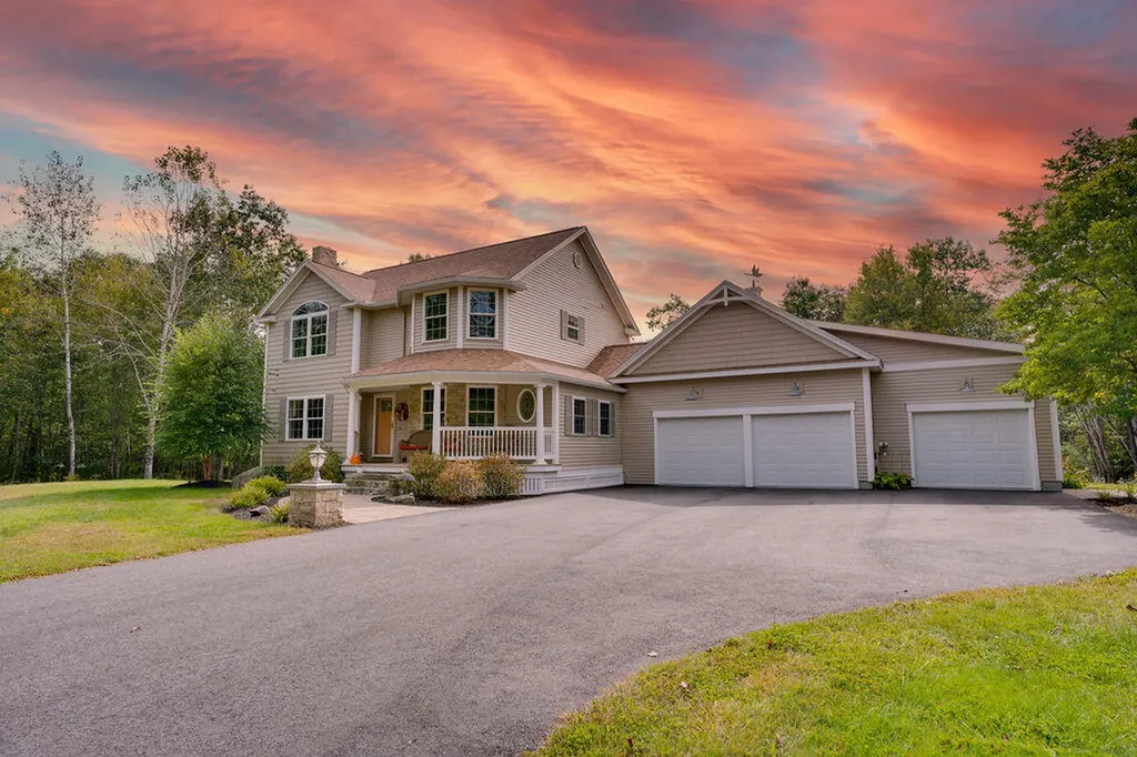 49 Cal Vista Drive Dayton ME 04005