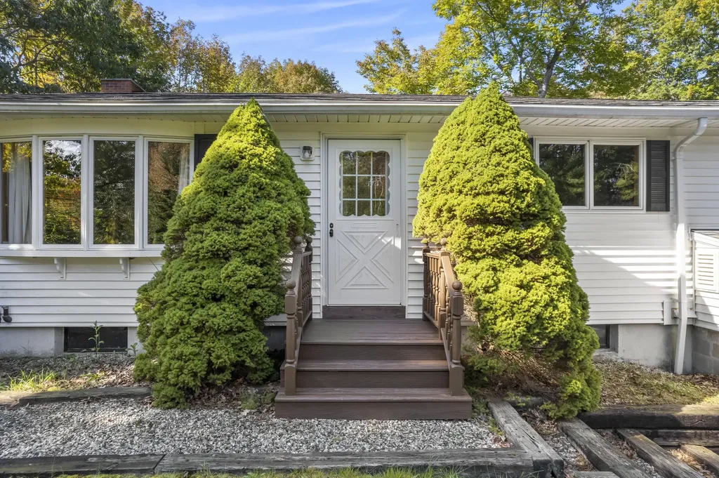 752 Hallowell Road Pownal ME 04069