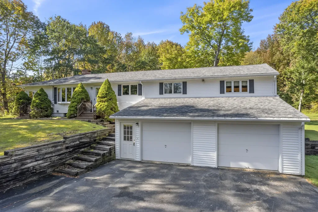 752 Hallowell Road Pownal ME 04069
