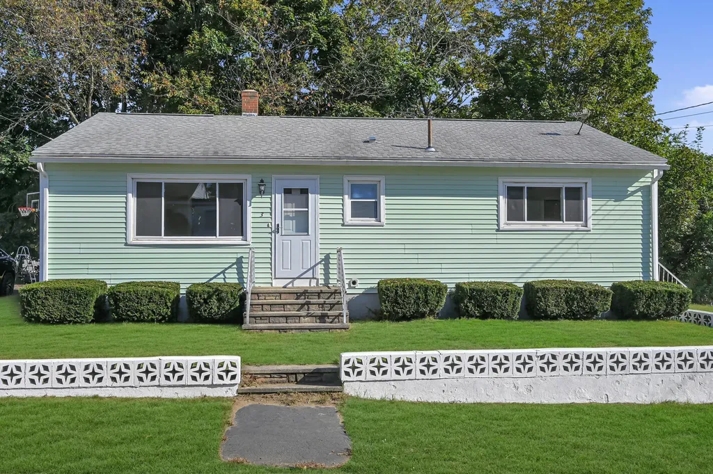 3 Eastgate Avenue Biddeford ME 04005