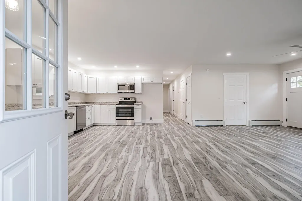 9 Sunset Avenue Auburn ME 04210