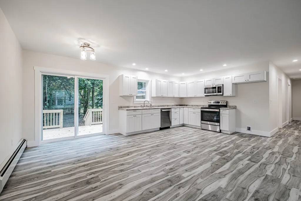 9 Sunset Avenue Auburn ME 04210