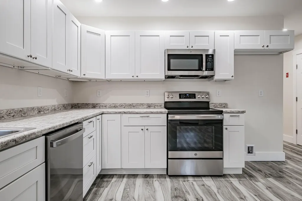 9 Sunset Avenue Auburn ME 04210