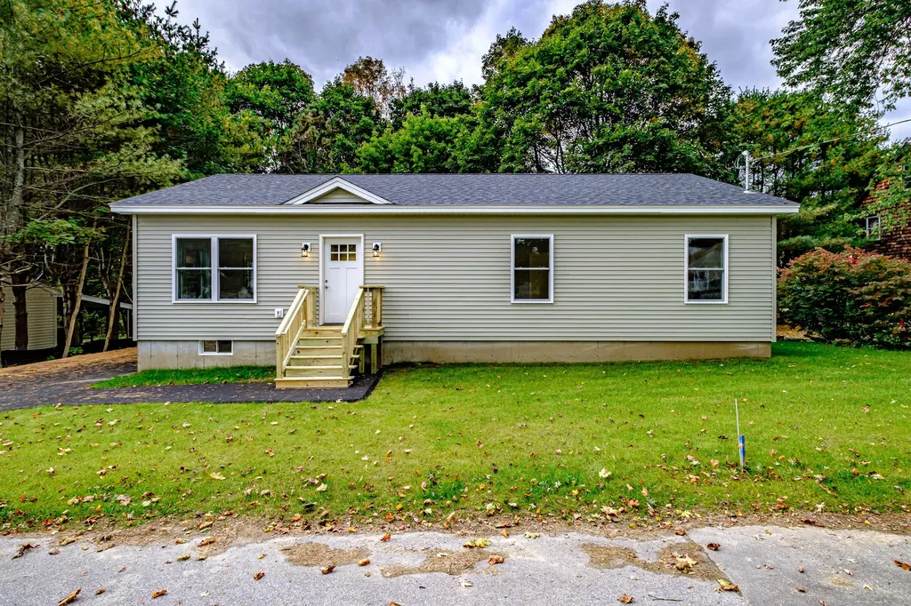 9 Sunset Avenue Auburn ME 04210