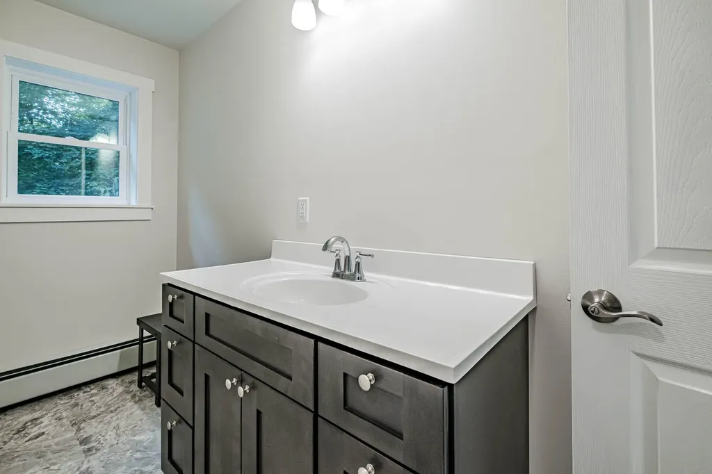 9 Sunset Avenue Auburn ME 04210