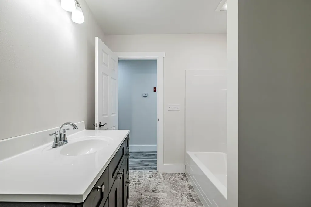 9 Sunset Avenue Auburn ME 04210