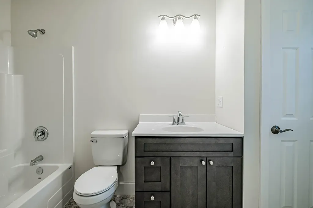 9 Sunset Avenue Auburn ME 04210