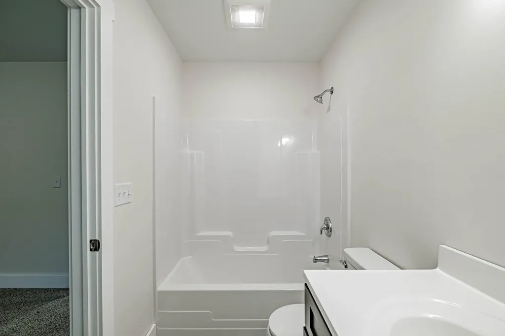 9 Sunset Avenue Auburn ME 04210