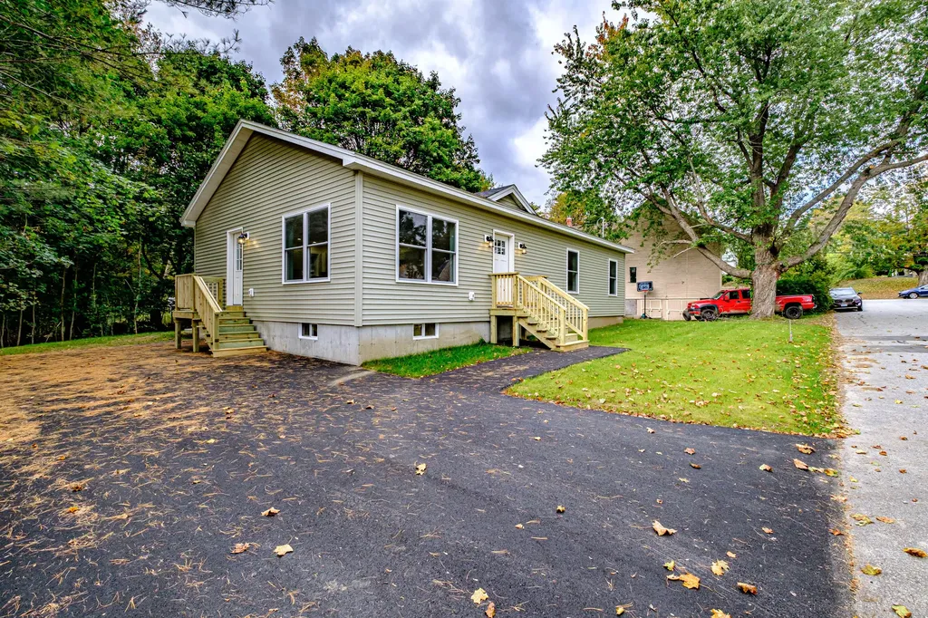 9 Sunset Avenue Auburn ME 04210