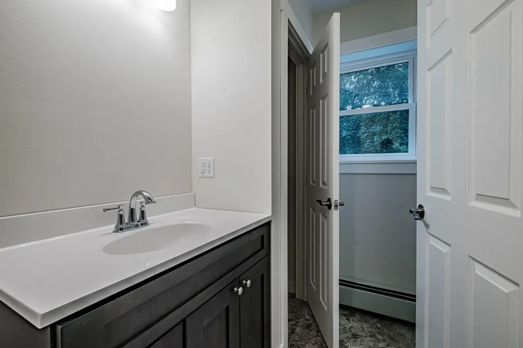 9 Sunset Avenue Auburn ME 04210