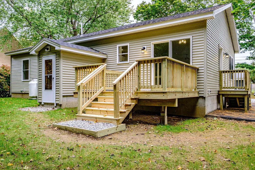 9 Sunset Avenue Auburn ME 04210
