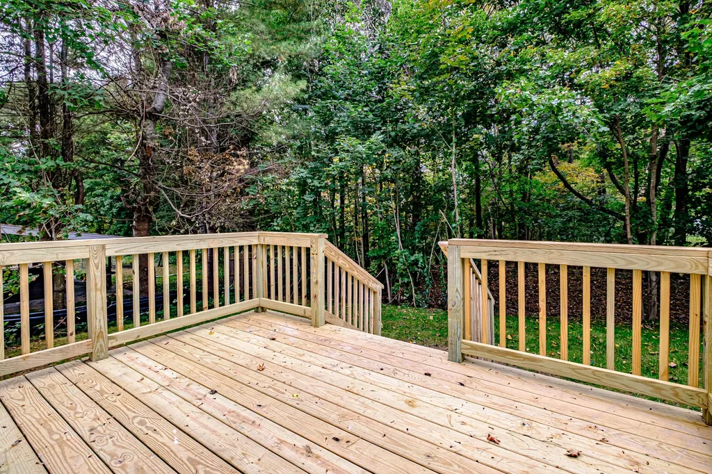 9 Sunset Avenue Auburn ME 04210
