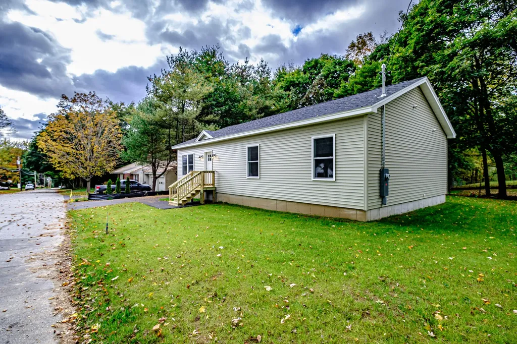9 Sunset Avenue Auburn ME 04210