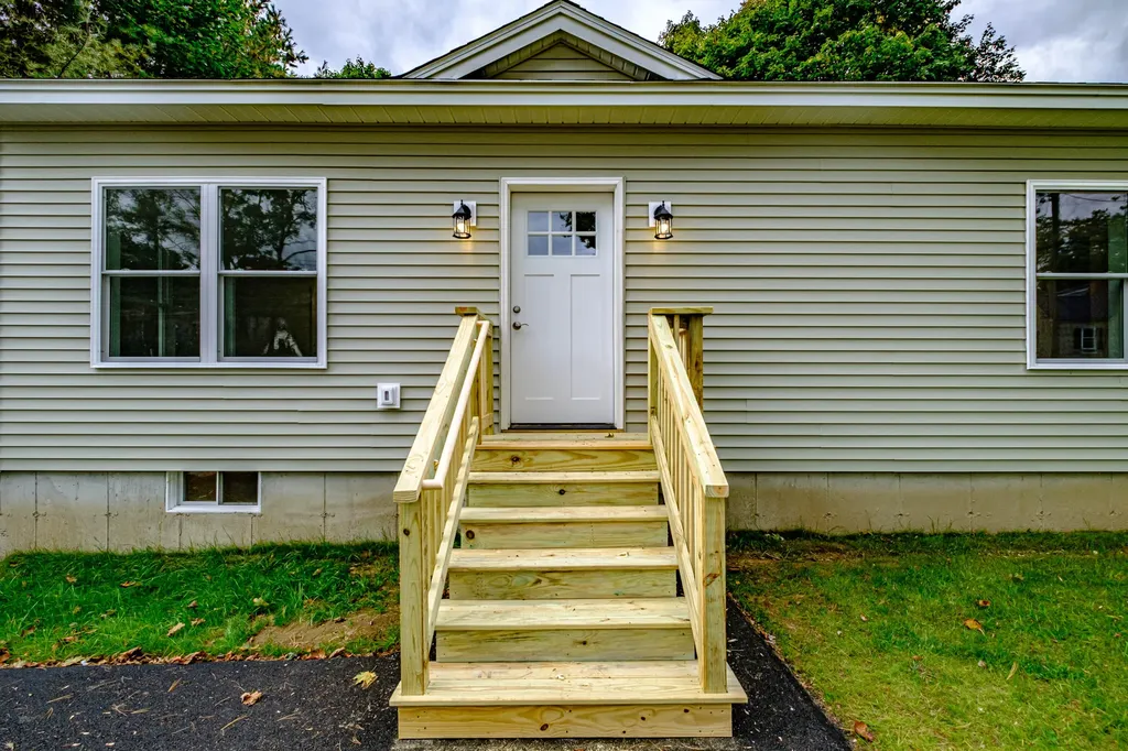 9 Sunset Avenue Auburn ME 04210