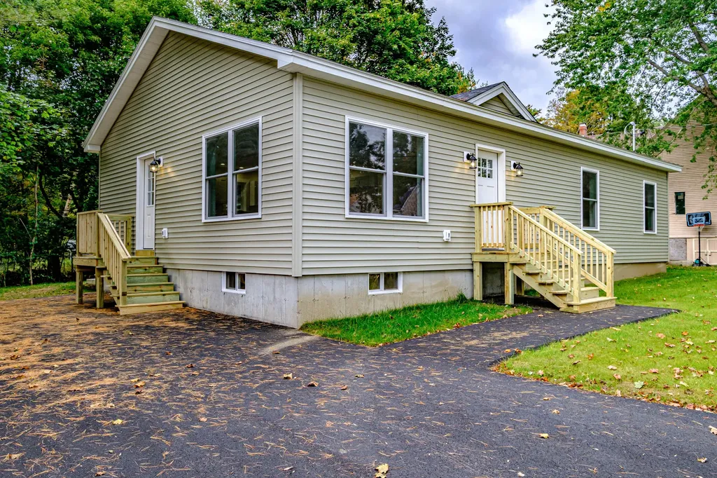 9 Sunset Avenue Auburn ME 04210